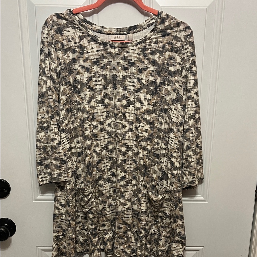 LOGO by Lori Goldstein ruffle hem Top NWOT - Picture 1 of 8
